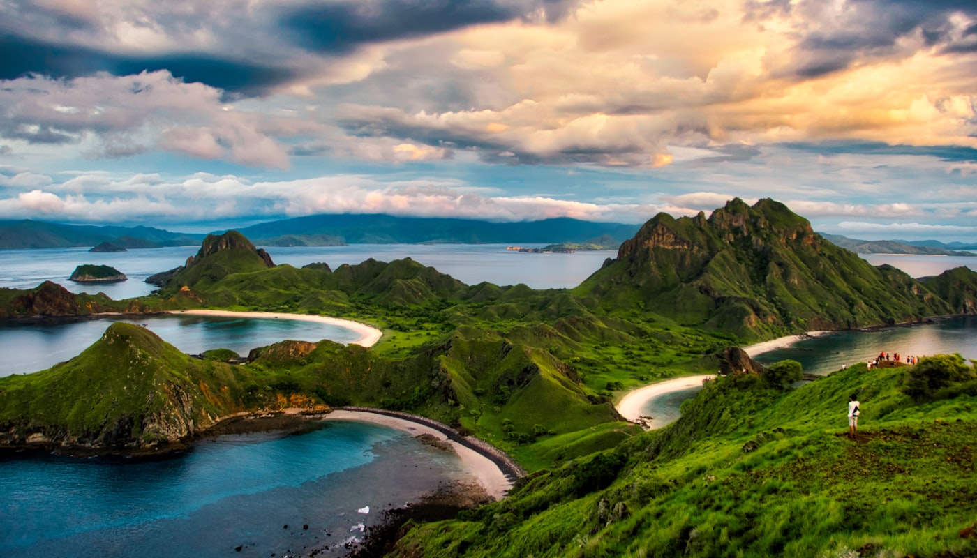 labuan bajo airport transfer — prices and costs